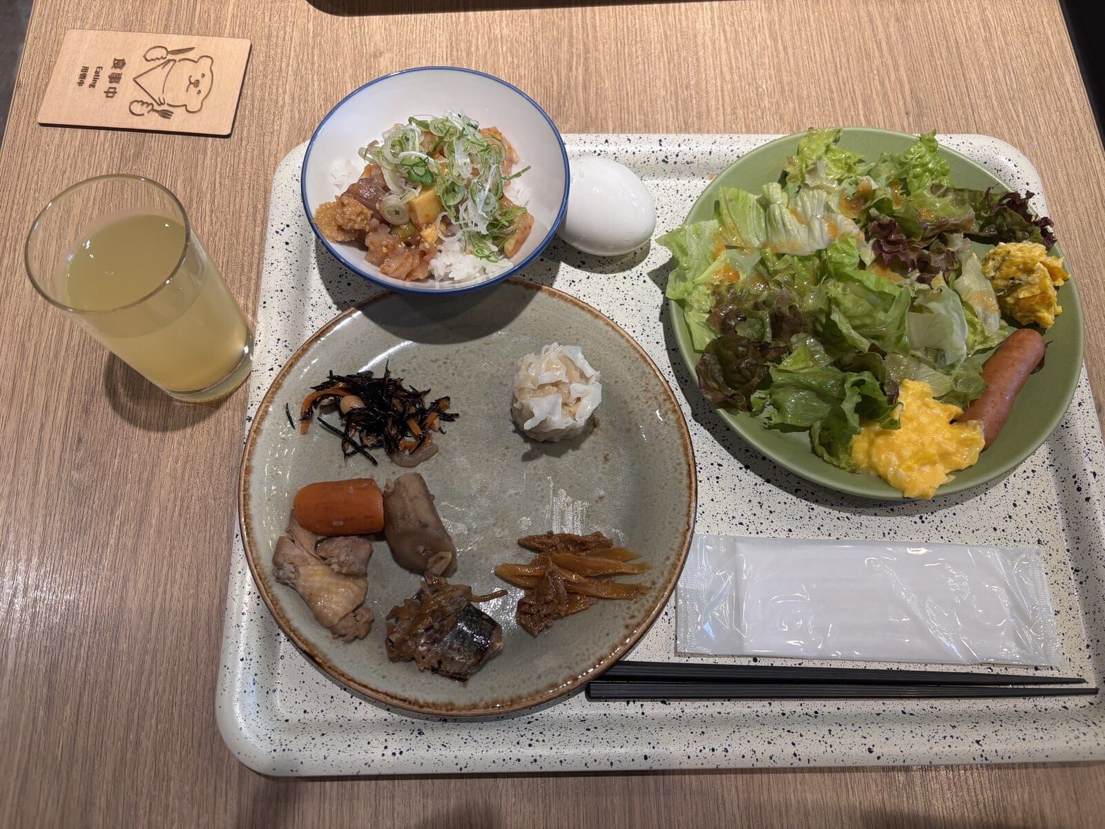 OMO7旭川の朝食ビュッフェ。山わさびを乗せたマグロ漬け丼