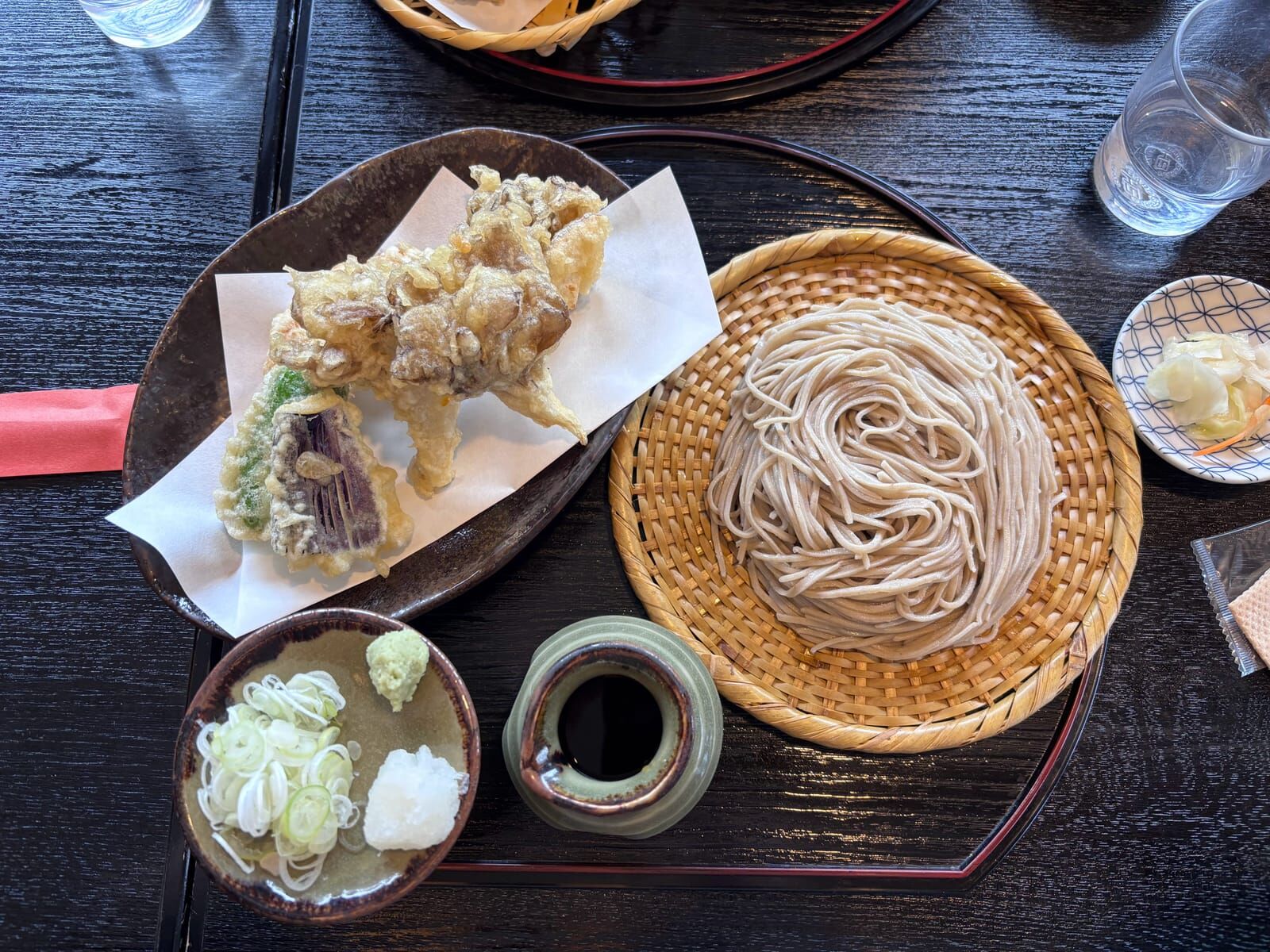 そばきち湯畑店のまいたけ天もりそば。1,650円