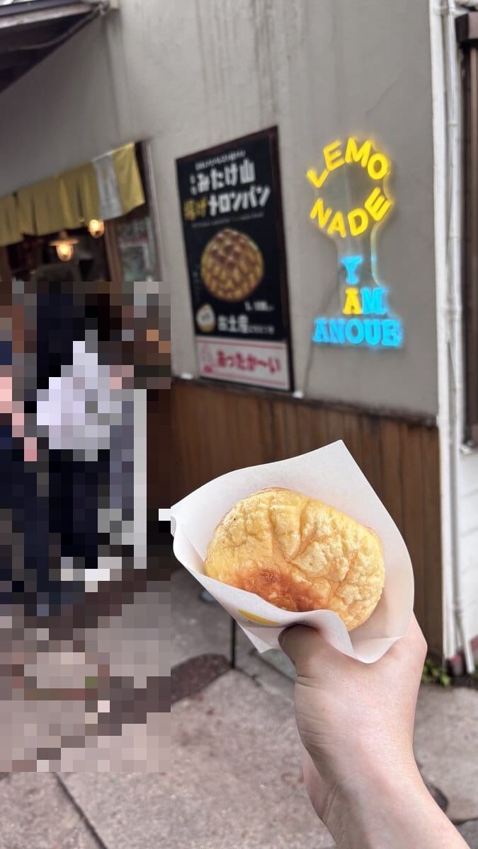 揚げメロンパンとレモネードの看板