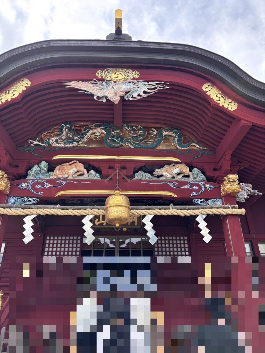 石段を上がった先にある武蔵御嶽神社の本殿